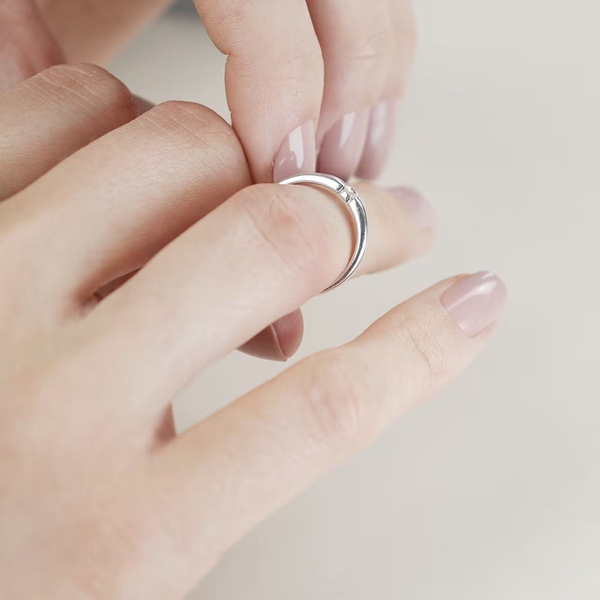 Tension Ring 0.10 ct.