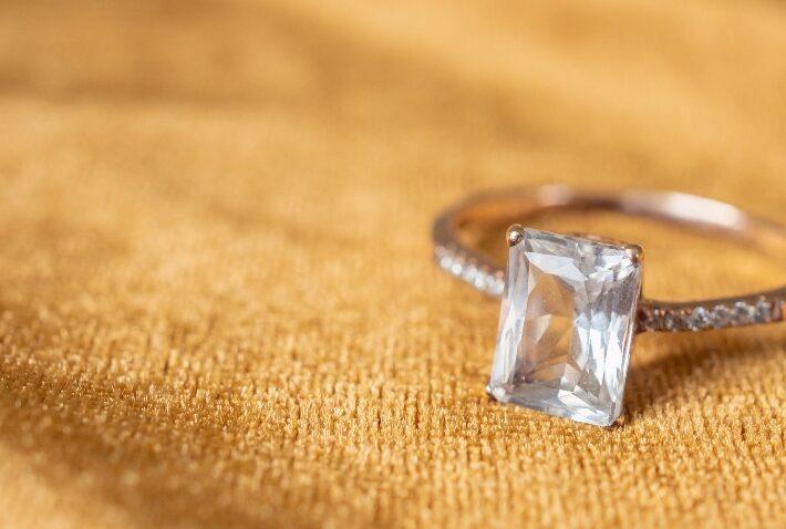 Verlobungsring - Diamant mit Smaragdschliff