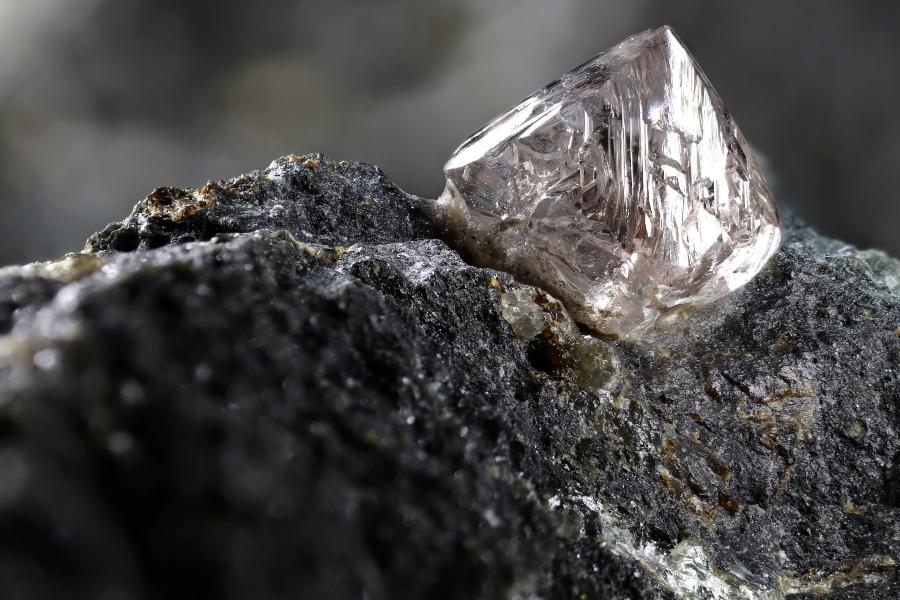 Rohdiamant in der Nahaufnahme