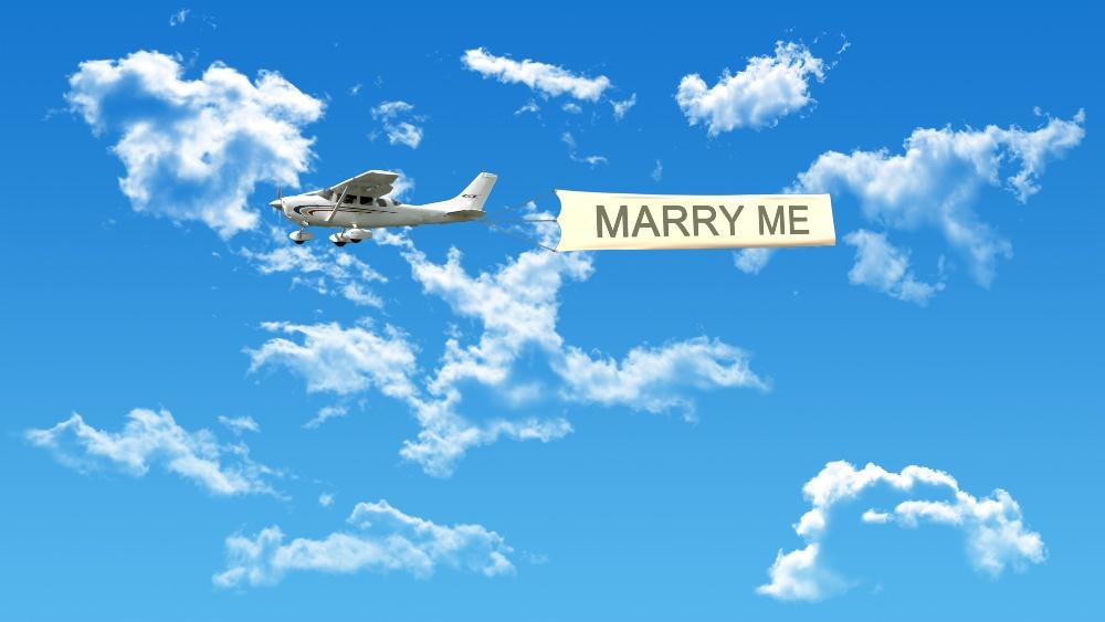Flugzeug mit Banner : Marry Me