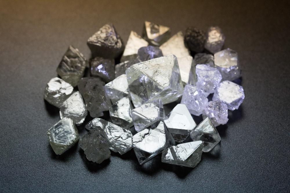 Rohdiamanten mit typischer Oktaederform