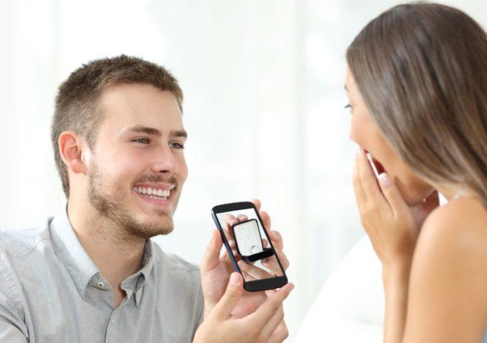 Heiratsantrag ohne Ring, Ring auf Handy Display