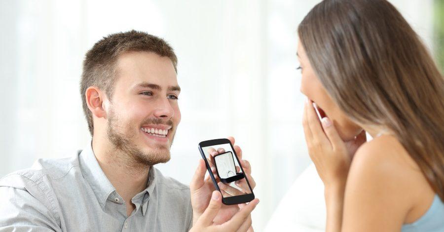 Heiratsantrag ohne Ring, Ring auf Handy Display