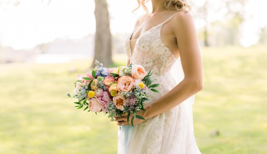 Bruidsjurk met bloemen